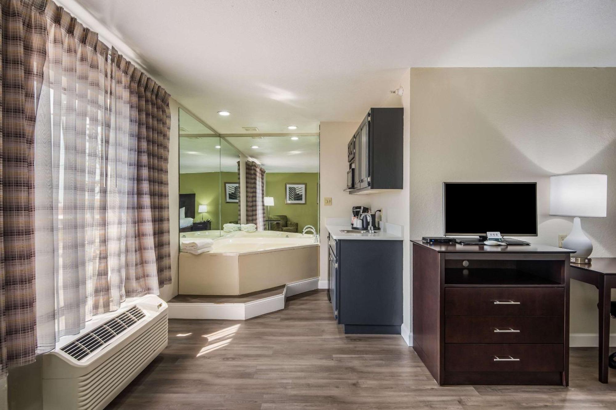Quality Inn & Suites Quincy - Downtown 외부 사진