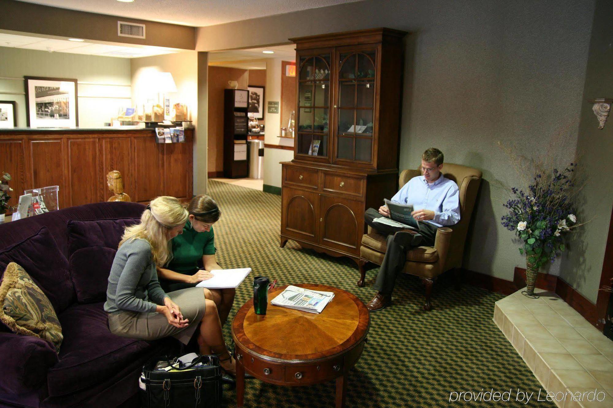 Quality Inn & Suites Quincy - Downtown 내부 사진