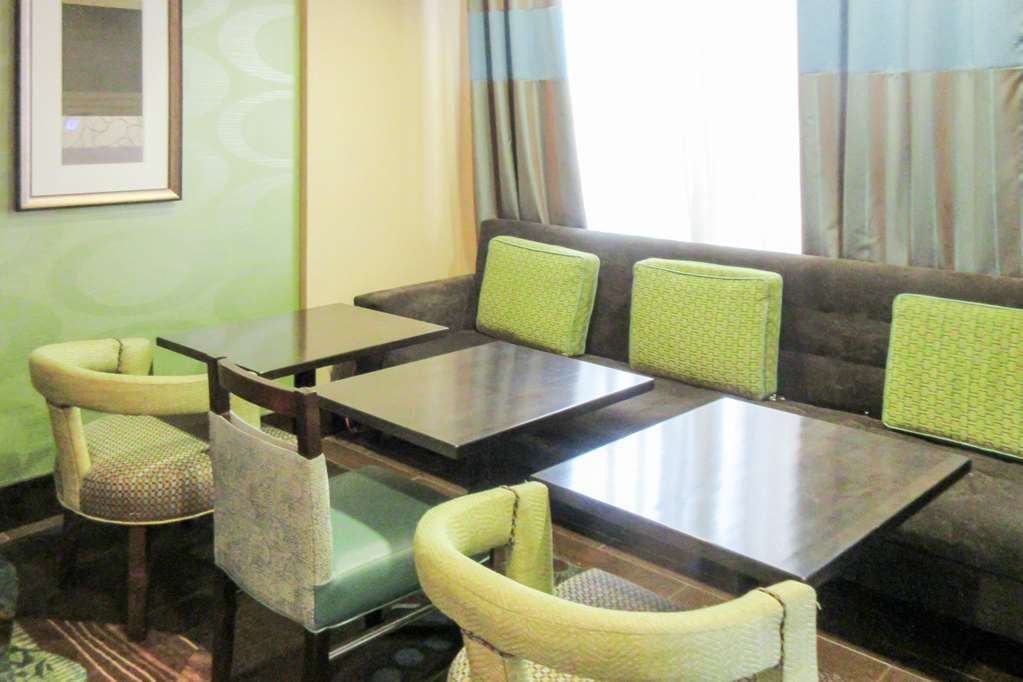 Quality Inn & Suites Quincy - Downtown 내부 사진